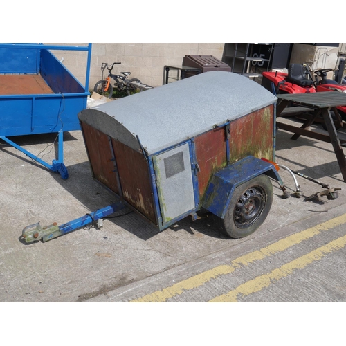 75 - DOG TRAILER