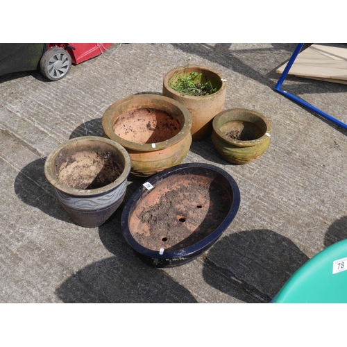 79 - LOT OF PLANTERS