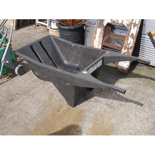 82 - GARDEN WHEEL BARROW