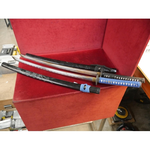 279 - 2 SAMAURI SWORDS