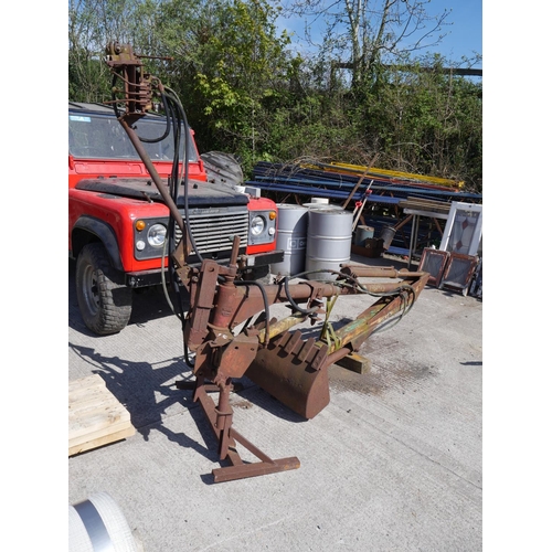 Lot 5         