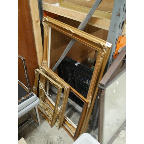 881 - PICTURE FRAMES