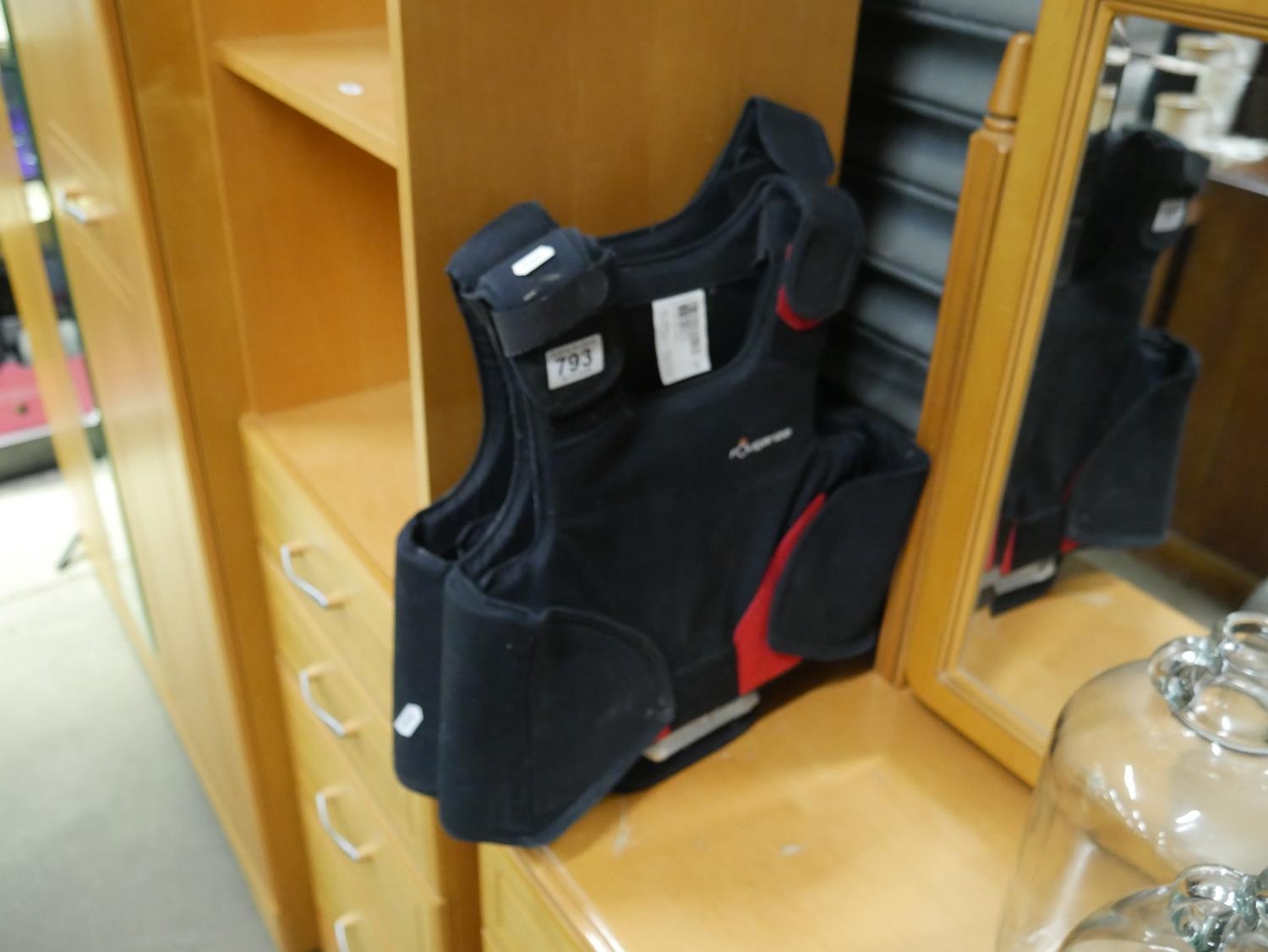 2 BODY PROTECTORS