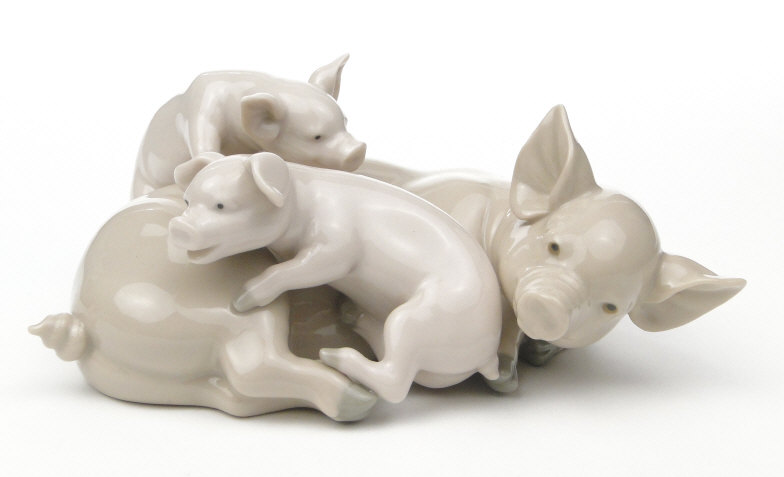 LLADRO リヤドロ　the pig mini Amazon.com: LLADRÓ The Pig Mini Figurine. Porcelain Figure