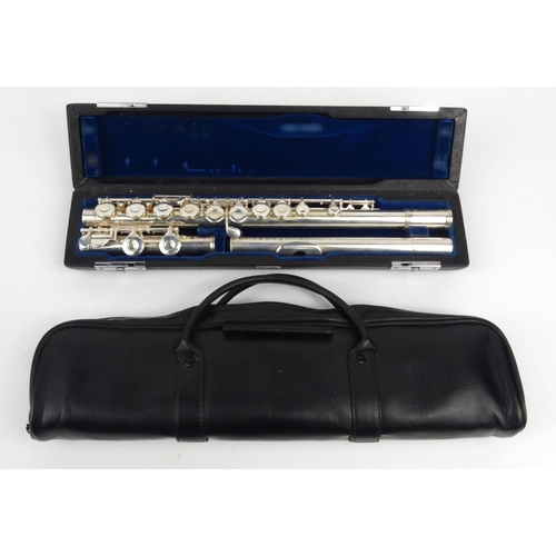 291 - Cased Gemeinhardi American silver flute, numbered H82847