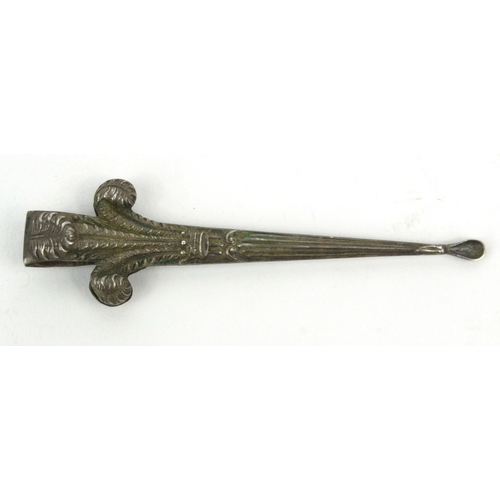 32 - Unmarked silver earwax scoop with Prince of Wales feathers with tweezer end, 7cm long