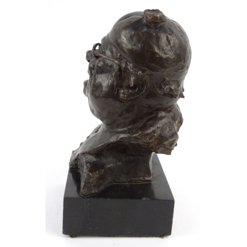 10 - E Winro ? bronze model of Pickwick mounted on a marble base, 16cm high