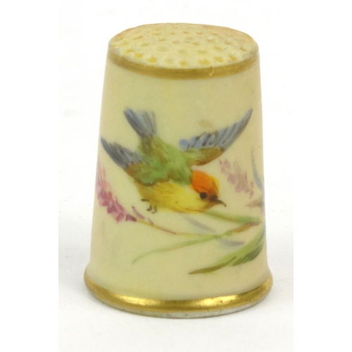 684 - Unmarked Worcester thimble hand painted with a bird, 2.5cm high