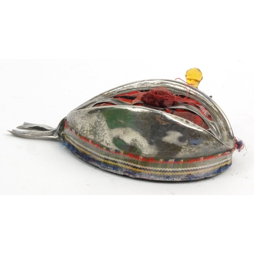 79 - Novelty silver Scottish hat pincushion, C&N Birmingham 1908-09, 9.5cm long