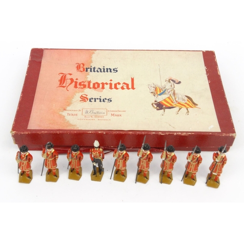 553 - Boxed Britain's Historical Series Beefeaters, each approximately 5.5cm tall