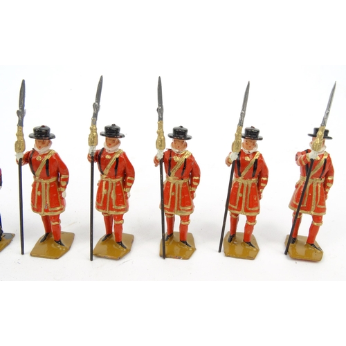 553 - Boxed Britain's Historical Series Beefeaters, each approximately 5.5cm tall