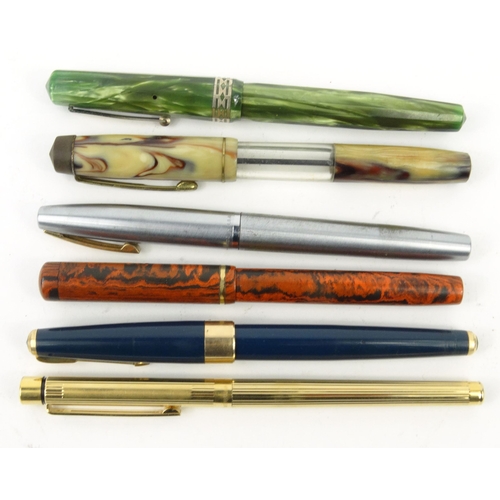 106 - Assorted fountain pens including Parker, Conway Stewart, Sheaffer, with 14ct gold nibs, the largest ... 