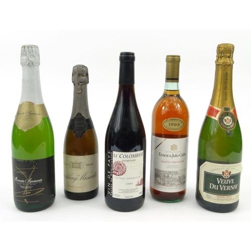 64 - 1993 Ernest & Julio Gallo bottle of rosé wine, Le Colombier Domaine 2004 bottle of red wine, sparkli... 