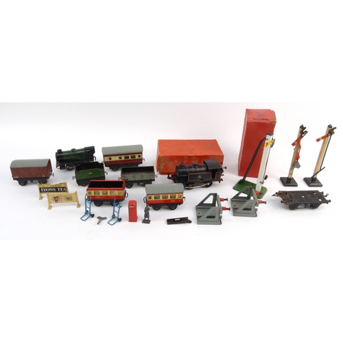 550 - Selection of Hornby tinplate railway items including boxed British Railways locomotive, boxed signal... 