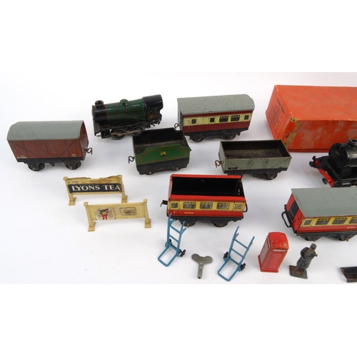 550 - Selection of Hornby tinplate railway items including boxed British Railways locomotive, boxed signal... 