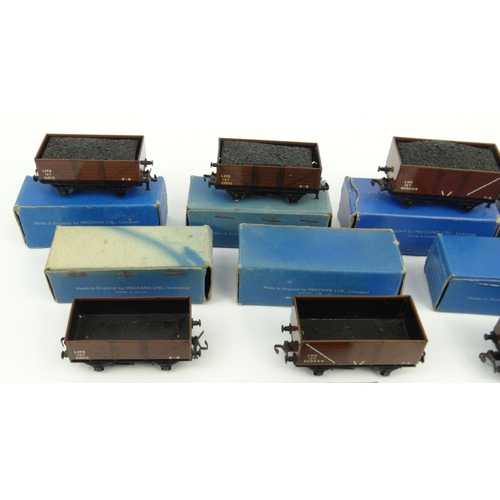 546 - Selection of boxed Hornby Dublo wagons including advertising examples