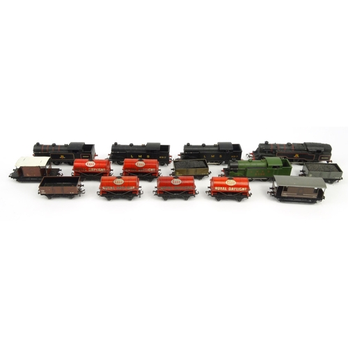 547 - Selection of Hornby Dublo engines and wagons, the largest 18cm long