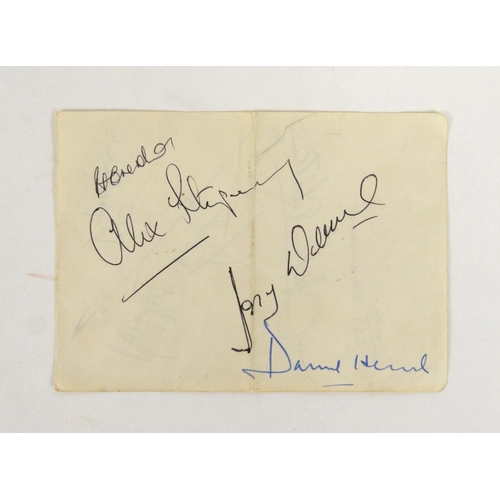 233 - Manchester United autographs from the 1968 European Cup winning football team including George Best,... 