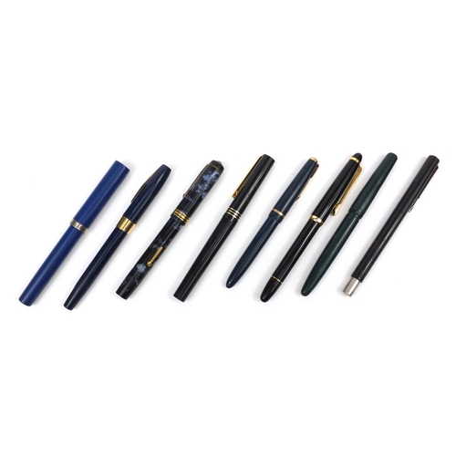 86 - Selection of fountain pens including Conway Stewart, Parker, etc, the largest 13cm long