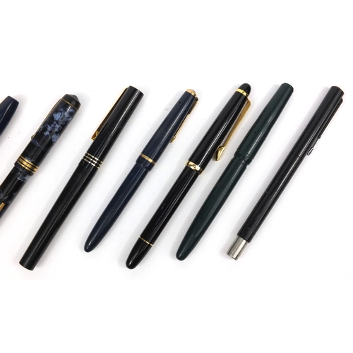 86 - Selection of fountain pens including Conway Stewart, Parker, etc, the largest 13cm long