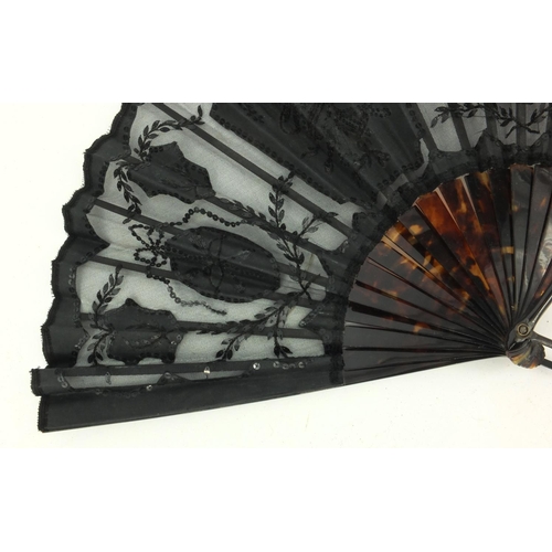 163 - Selection of fans including a mother of pearl example, some in boxes, the largest 40cm long