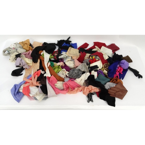 526 - Large collection of vintage lady's gloves in pairs