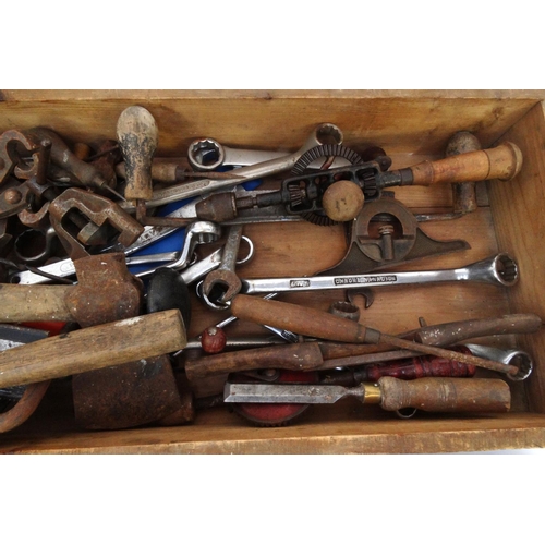 498 - Box of vintage and later tools including Stanley wood plane, hand drills, etc