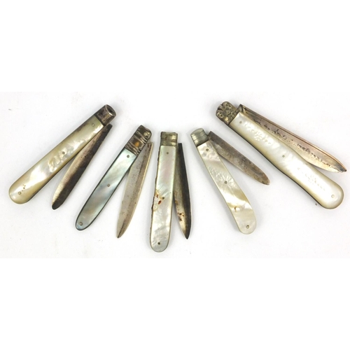 119 - Five silver bladed mother of pearl fruit knives, the longest 9cm long when closed