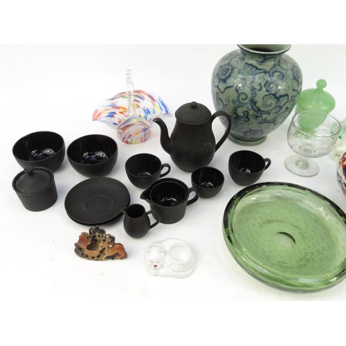 483 - Box of assorted china and glassware including Wedgwood black basalt part tea service, Imari patterne... 