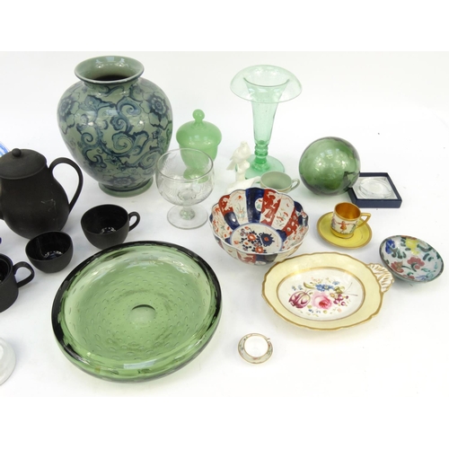 483 - Box of assorted china and glassware including Wedgwood black basalt part tea service, Imari patterne... 