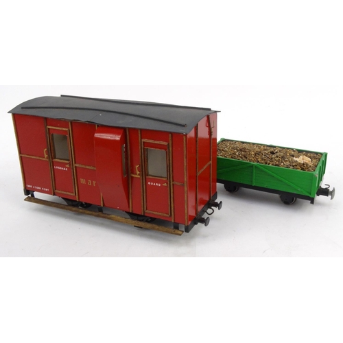 427 - Two 16mm model railway carriages