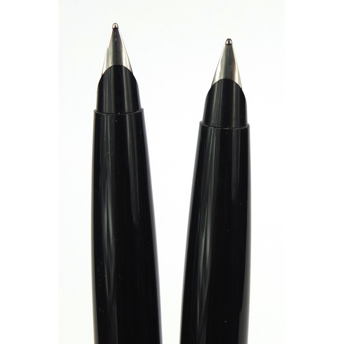 84 - Two Parker fountain pens and three ballpoint pens, the largest 14cm long