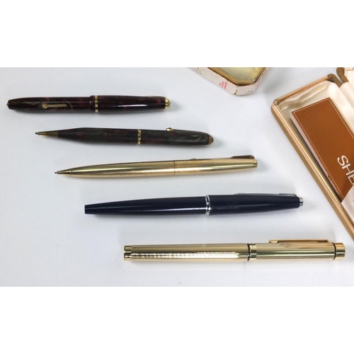 91 - Boxed Conway Stewart Dinky pen and propelling pencil, together with a boxed Sheaffer fountain pen, P... 