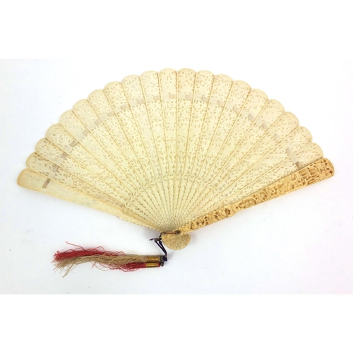 611 - Oriental Chinese ivory fan carved and pierced with figures, housed in a fitted wooden box, 21cm long