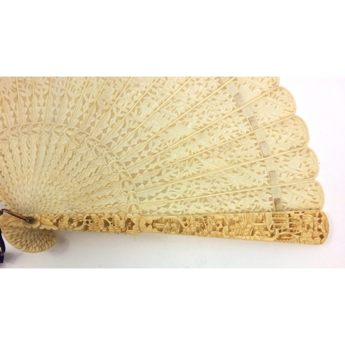 611 - Oriental Chinese ivory fan carved and pierced with figures, housed in a fitted wooden box, 21cm long