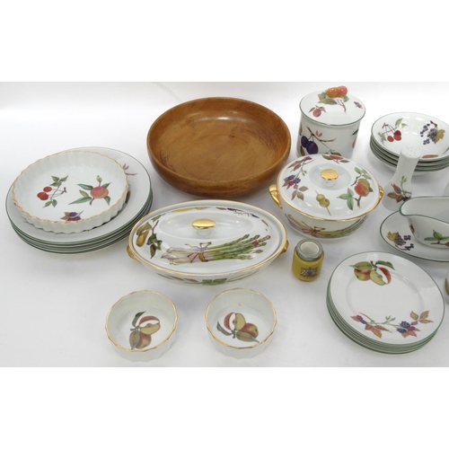 214 - Collection of Royal Worcester Evesham patterned dinner/teawares