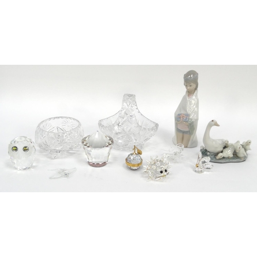 149 - Small selection of crystal including Swarovski animals, Lladro duck group and a Lladro figure