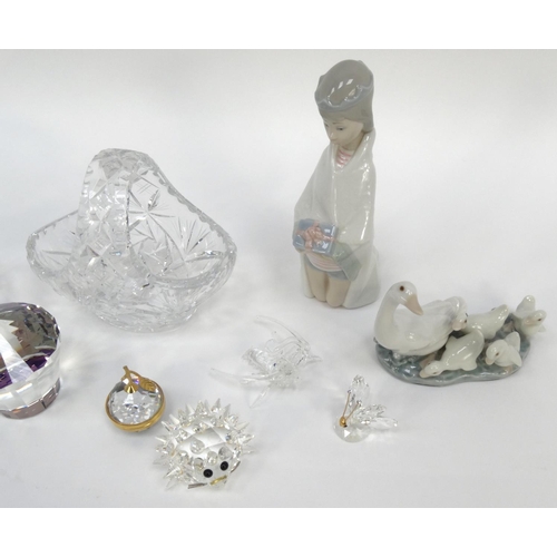 149 - Small selection of crystal including Swarovski animals, Lladro duck group and a Lladro figure