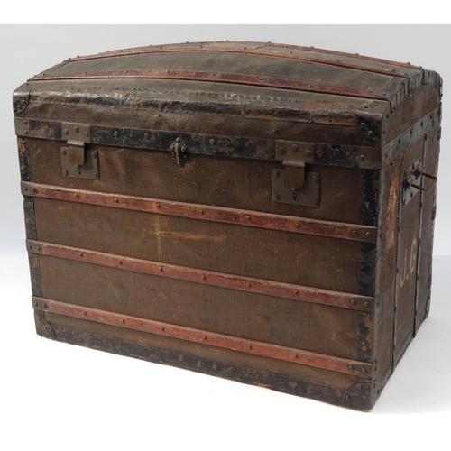 2048 - Large wooden and metal dome topped trunk with lift out tray and 'Paris' label to the lid, 66cm high ... 