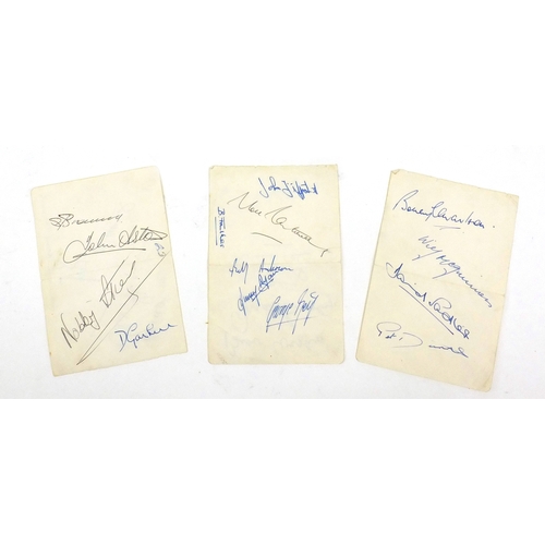 233 - Manchester United autographs from the 1968 European Cup winning football team including George Best,... 