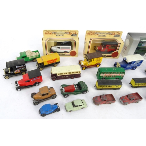 274 - Small selection of die cast and plastic model vehicles and railway carriages including Graham Parris... 