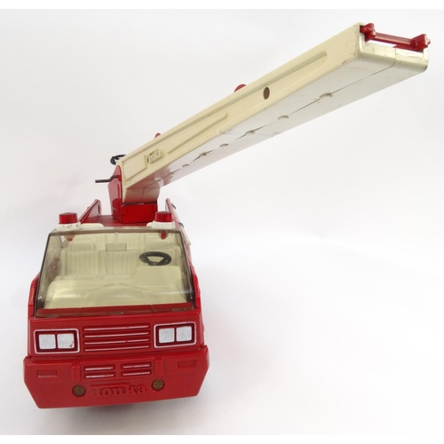 199 - Large Tonka tinplate fire truck, 50cm long