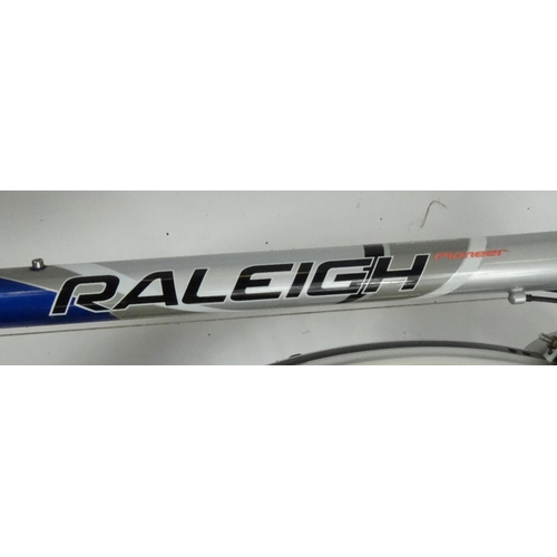 136 - Gentleman's Raleigh Airlite aluminium pushbike