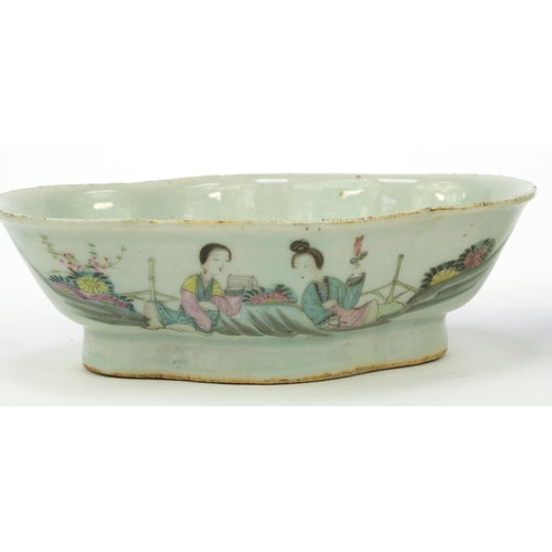 565 - Pair of oriental Chinese porcelain bowls hand painted with maidens and script to back, 19cm diameter