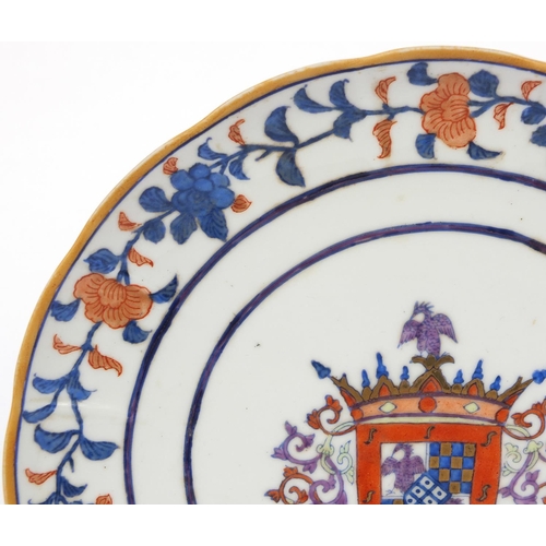 583 - Oriental Chinese porcelain armorial plate hand enamelled with a crest, character mark to back, 25cm ... 