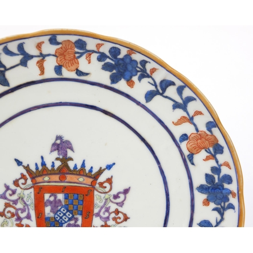 583 - Oriental Chinese porcelain armorial plate hand enamelled with a crest, character mark to back, 25cm ... 