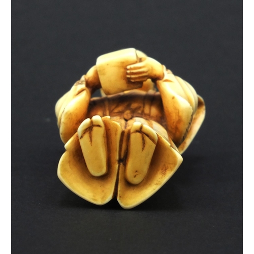 612 - Oriental Japanese ivory Netsuke of a robed elder holding a pot, with moveable head, 5cm high