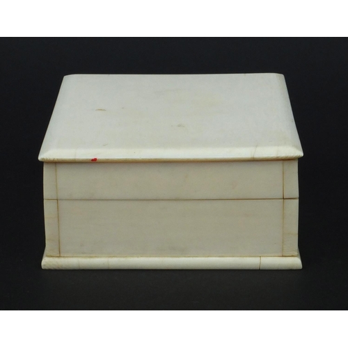 622 - Rectangular Oriental ivory box and cover, 12cm x 9cm