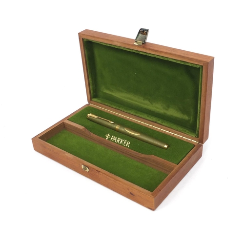 132 - Boxed Parker RMS Queen Elizabeth fountain pen with certificate, numbered 2123/5000