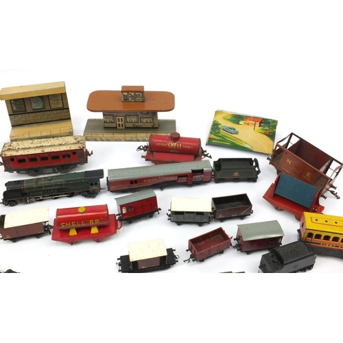 534 - Collection of 00 gauge and 0 gauge mostly tinplate railway items including Hornby, Princess Elizabet... 